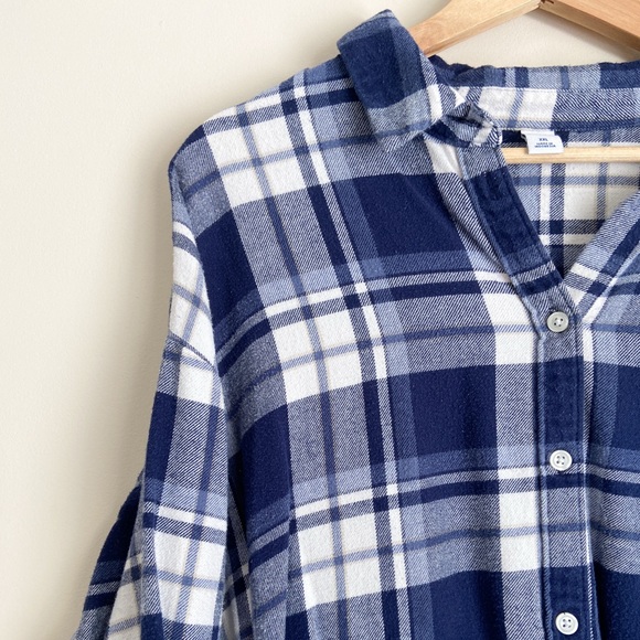 Old Navy Blue and White Plaid Flannel Button Down Shirt - Picture 5 of 6